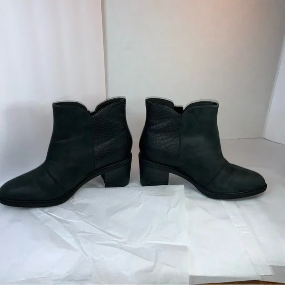 Clarks Linnae Way Black Ankle leather Boots Size 8.5
New without the box - Picture 12 of 16